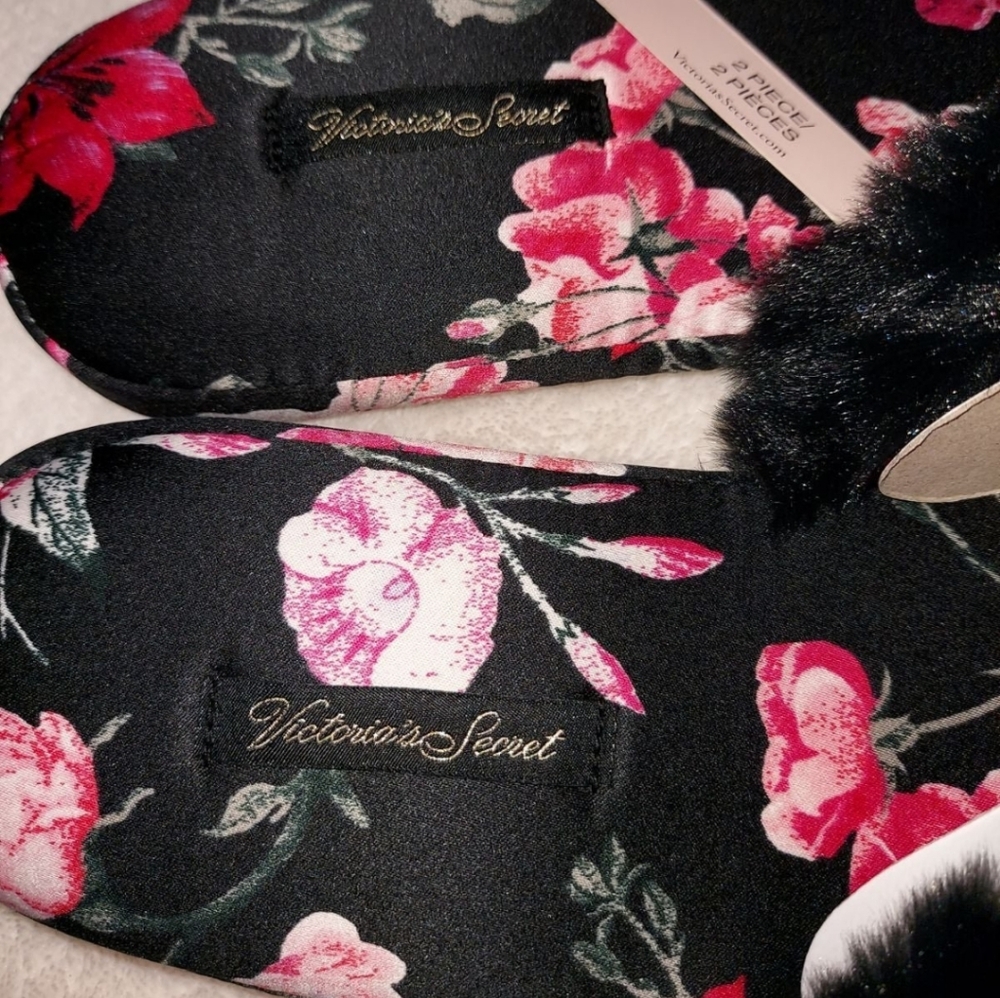 Victoria Secret Satin Slipper size Medium NWT - Picture 3 of 5